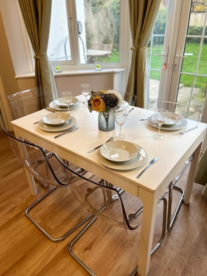 Lovely Garden Apartment In Wimbledon Town Centre With Private Parking By Wimbledon Holiday Lets London Exterior foto