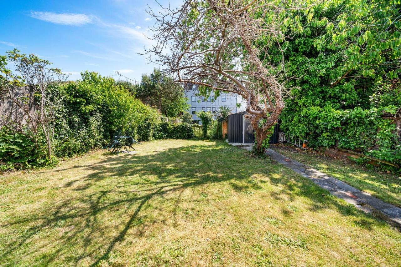 Lovely Garden Apartment In Wimbledon Town Centre With Private Parking By Wimbledon Holiday Lets London Exterior foto