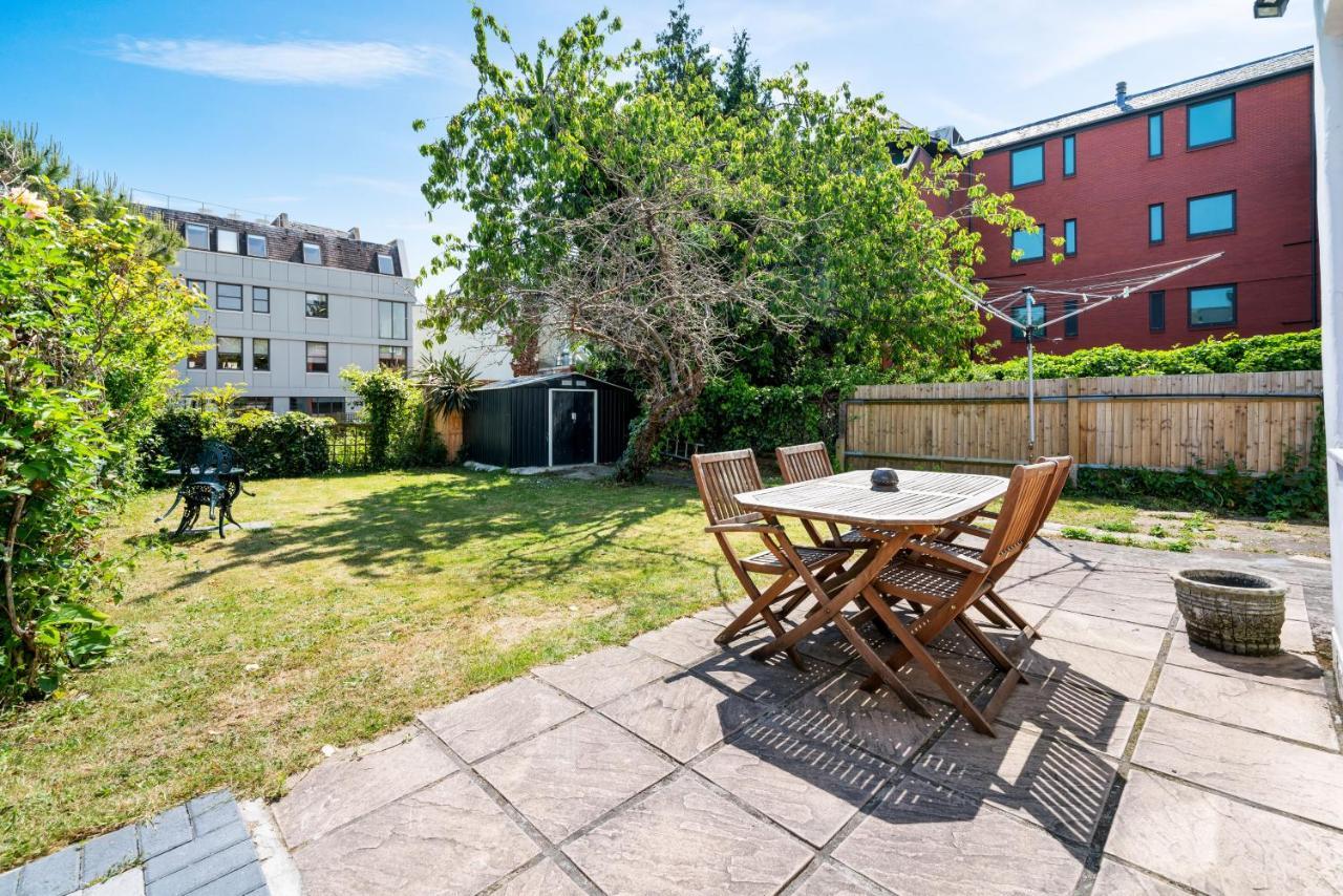 Lovely Garden Apartment In Wimbledon Town Centre With Private Parking By Wimbledon Holiday Lets London Exterior foto