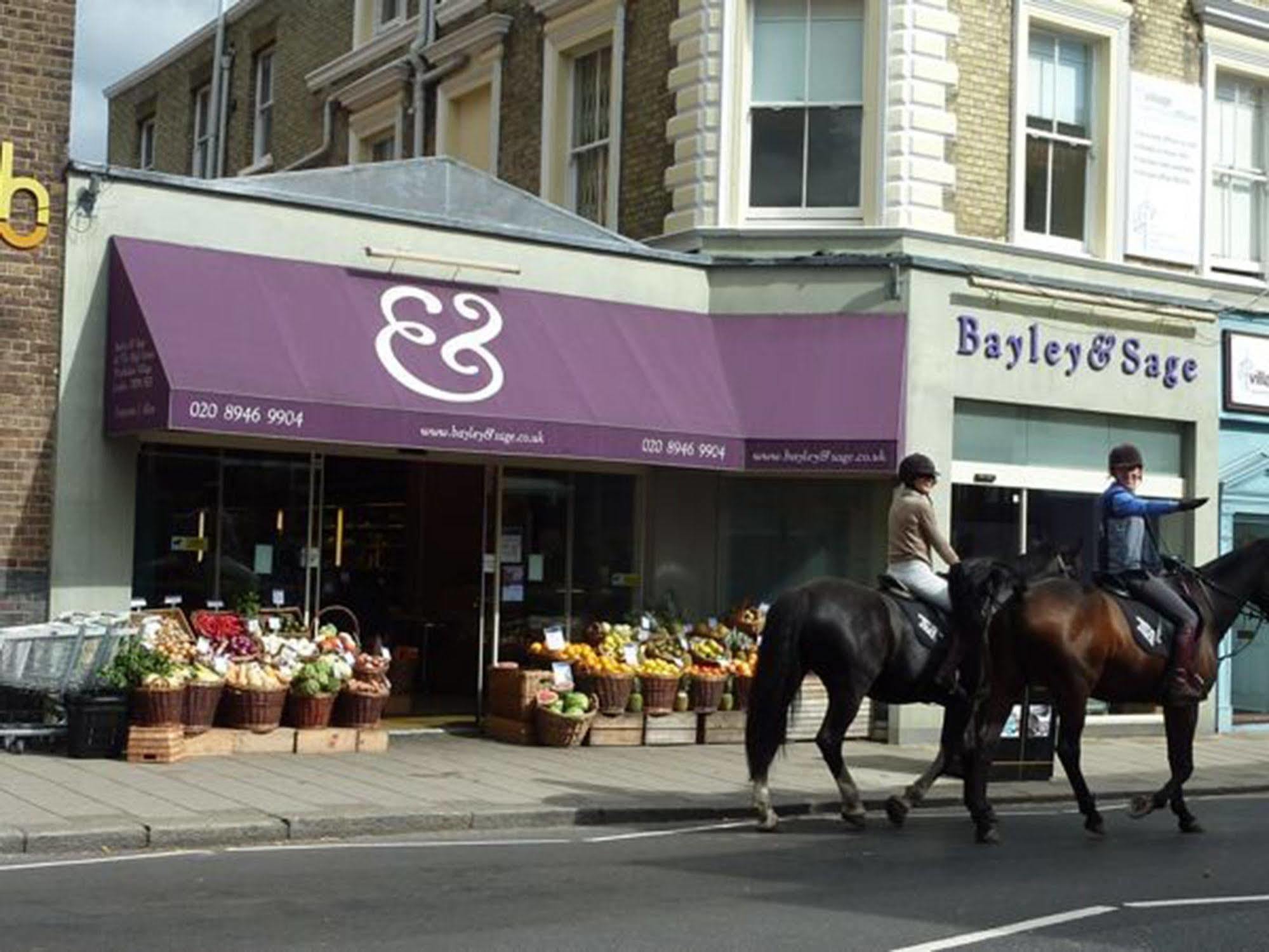 Lovely Garden Apartment In Wimbledon Town Centre With Private Parking By Wimbledon Holiday Lets London Exterior foto